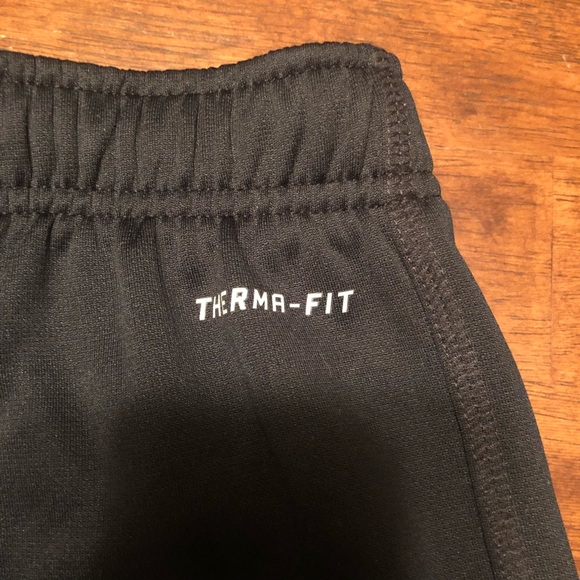Youth Nike Therma Fit pants - Picture 4 of 6
